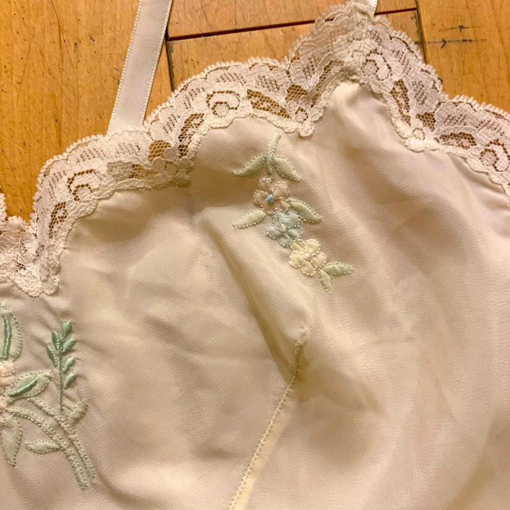 Vintage Corhan Noumiar Ivory Hand Embroidered Slip‎ - Picture 4 of 9